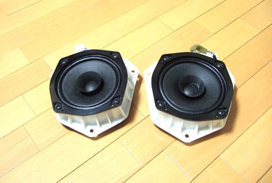 日産・愛のスカイライン(箱スカ)GTXの純正スピーカー 日産・愛のスカイライン(箱スカ)GTXの純正スピーカー